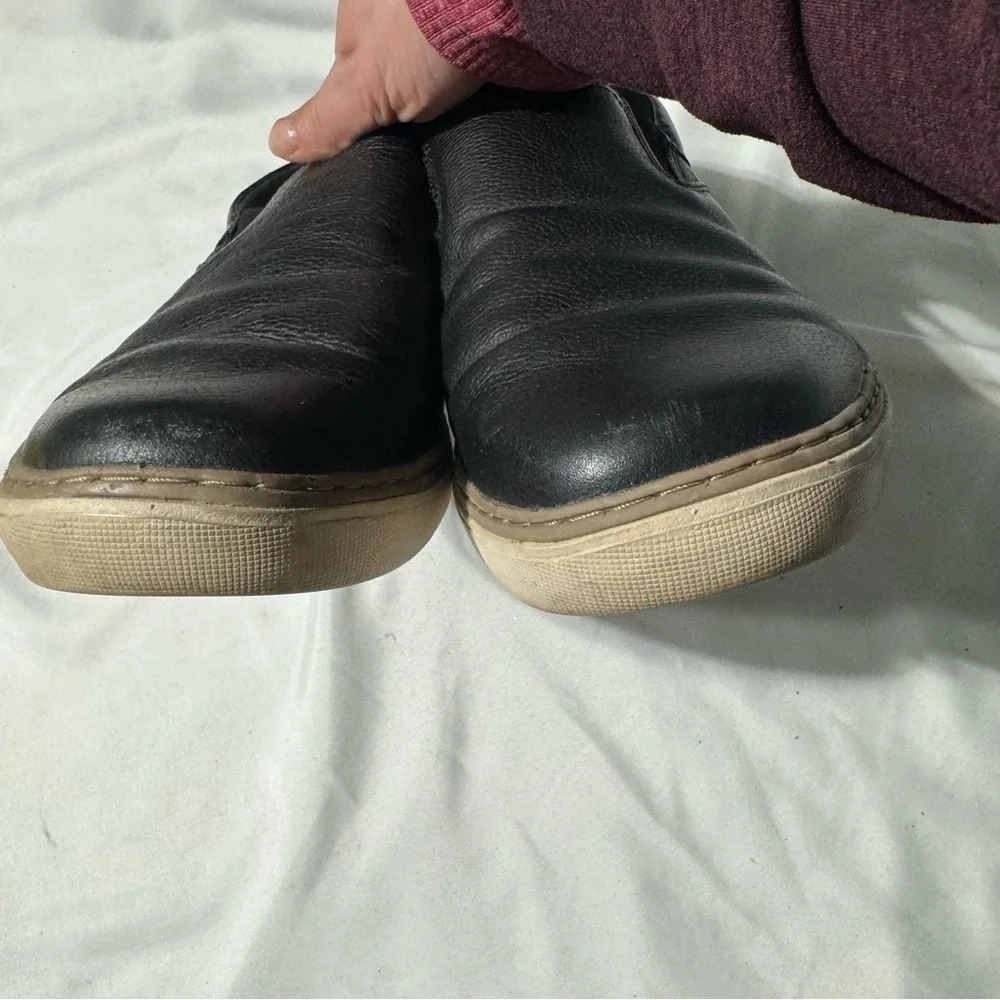 Sketchers Leather/Synthetic Upper Slip-on Shoes  Black Tan soles Size 10 - Picture 8 of 9